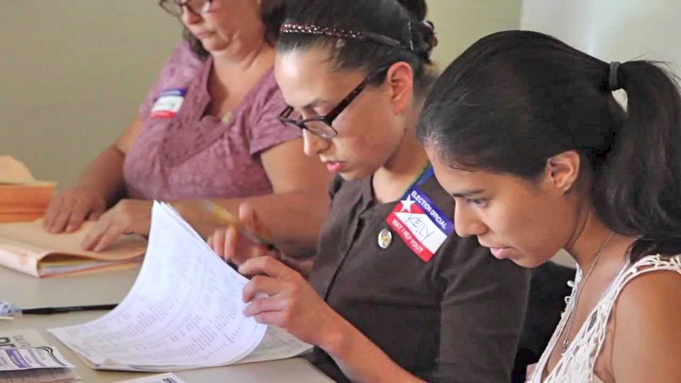 To become a poll worker, applicants must be a U.S citizen and registered to vote in California, or lawfully admitted for permanent residence in the United States.