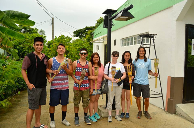 The One Village Philippines team with Global TIES Director Mandy Bratton (third from right). (Credit: UCSD)