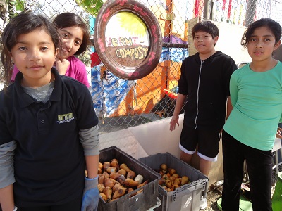 Middle school students ready the outdoor EarthLab Climate Action Center for the summer EPA-sponsored learning academy. (Photo credit: Groundwork San Diego-Chollas Creek)