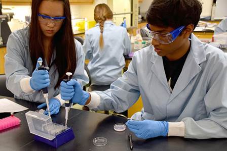 Students at Miramar College’s Southern California Biotechnology Center, which supports regional life sciences/biotechnology programs to provide job candidates for one of San Diego’s most important industries.