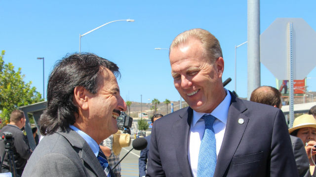 Tijuana Mayor Juan Manuel Gastélum (left) and San Diego Mayor Kevin Faulconer at San Ysidro. (Courtesy of the mayor’s office)