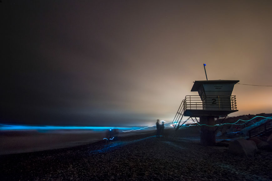 Bioluminescence from a red tide lights the waves blue in San Diego. (Photo: Erik Jepsen/UC San Diego)