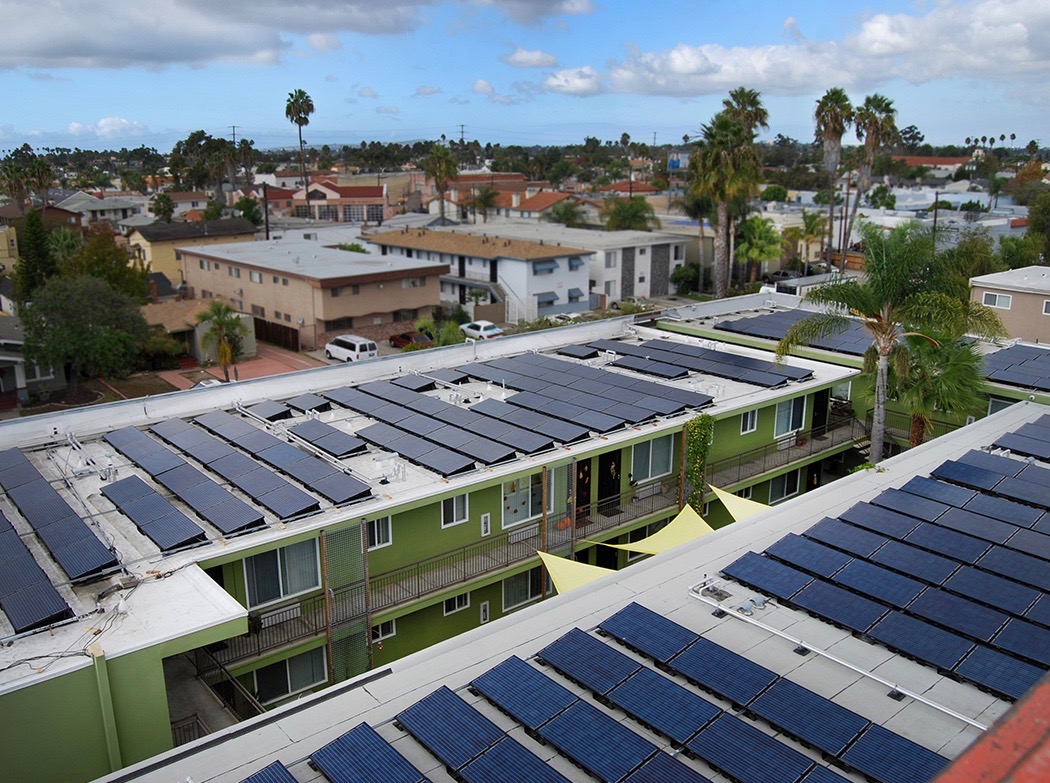 A solar photovoltaic system atop the 34-unit multifamily affordable housing Townspeople Apartments in San Diego provides 88 percent of its production to tenants. (Photo courtesy Center for Sustainable Energy)