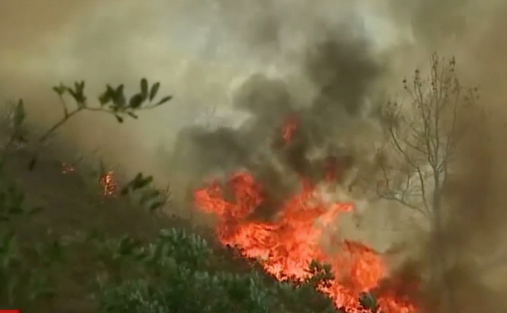 Mendocino fire. Carbon pollution from fires is harmful long after the blazes are out. (Image: CALmatters.org)