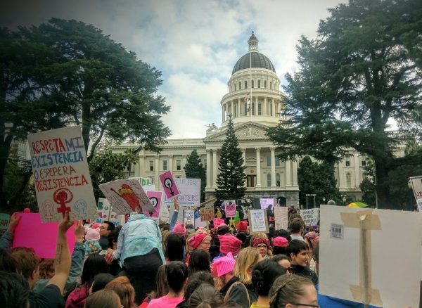 Crowds arrive at California's Capitol for the 2017 Women's March. (Photo by Jim Heaphy courtesy of Creative Commons)