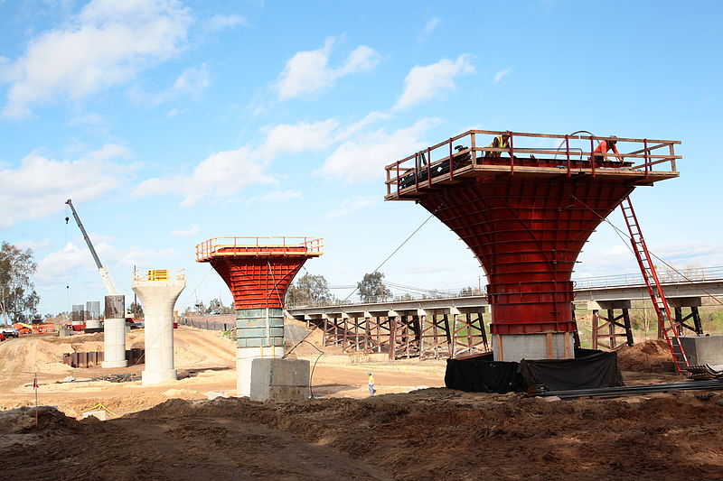 Construction of the Fresno River Viaduct in January 2016. The bridge is the first permanent structure being constructed as part of California High-Speed Rail. The BNSF Railway bridge is visible in the background. (Photo: California High-Speed Rail Authority)