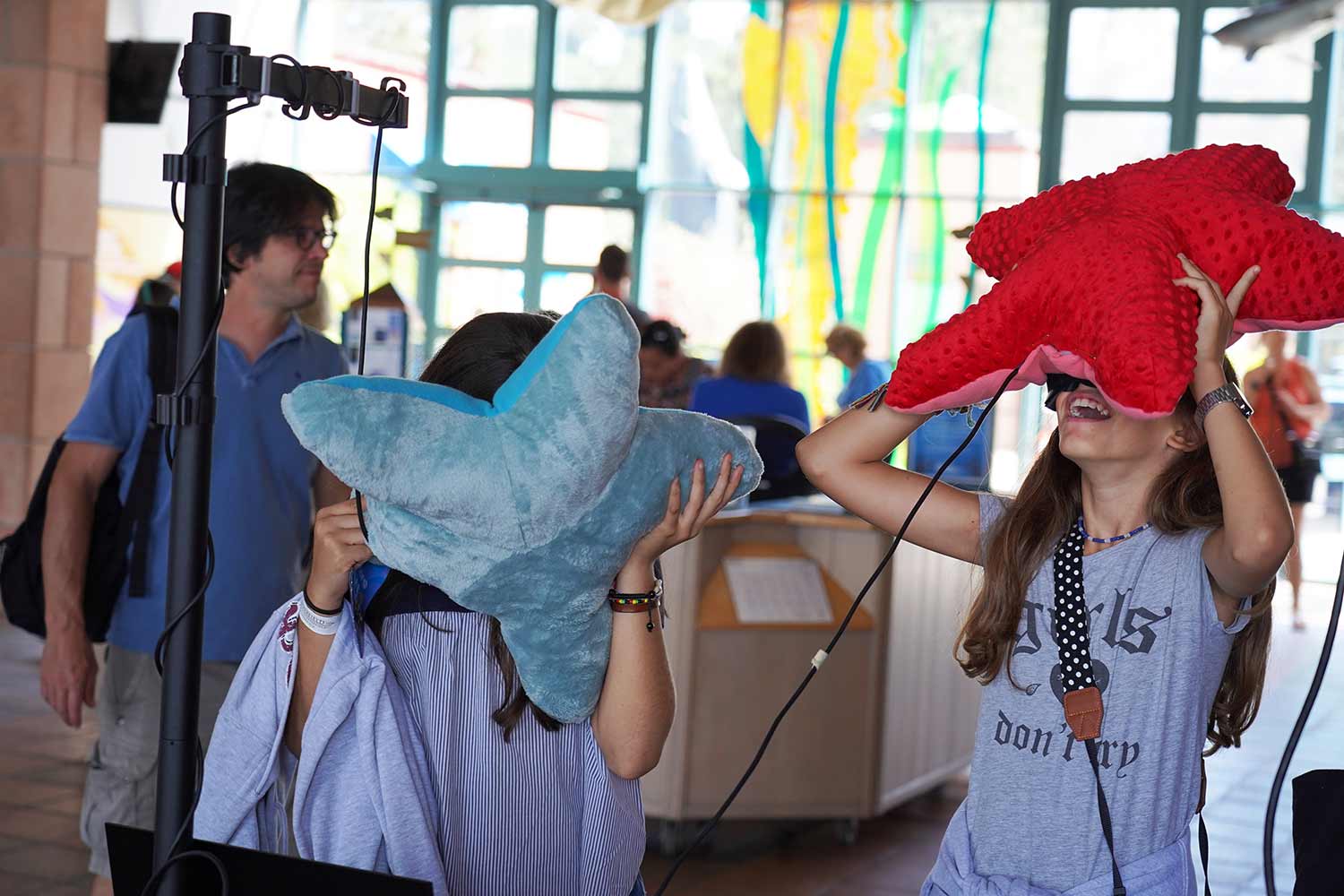 Visitors to Birch Aquarium test out different student-designed virtual reality mask prototypes. Summer EnVision Experience interns incorporated the feedback into their final VR exhibit design. (Photo credit: UC San Diego)