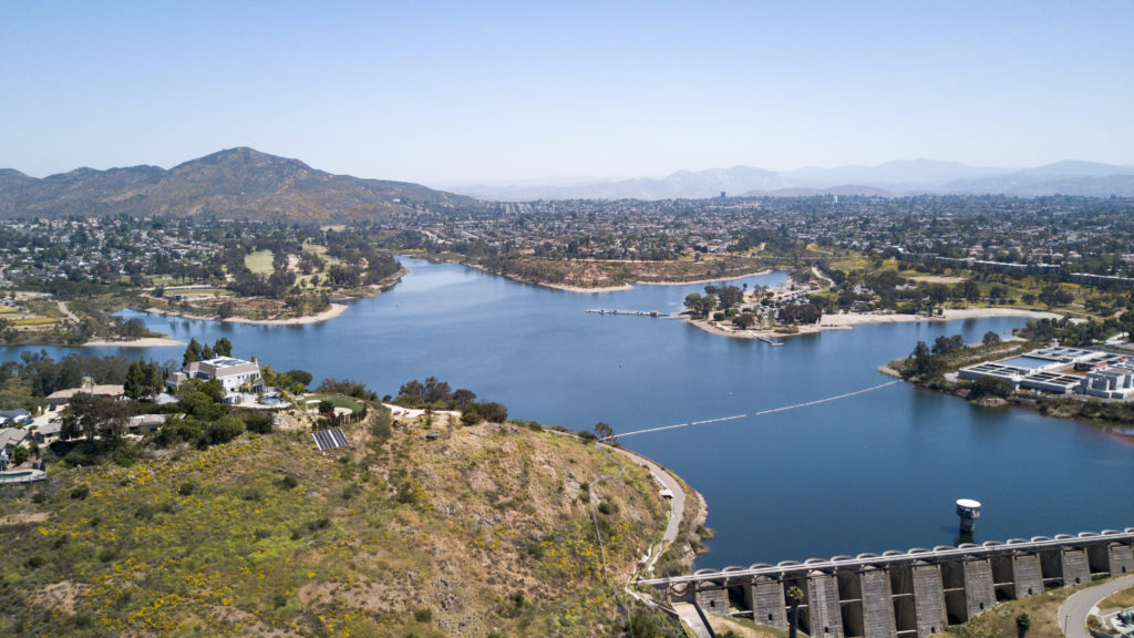 Murray Reservoir is located within the boundary of Mission Trails Regional Park, which lies between the city of San Diego and the neighboring communities of La Mesa and Santee.