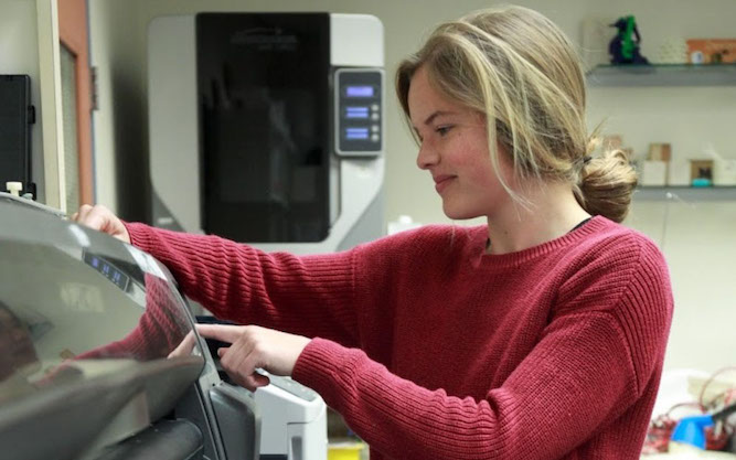 MiraCosta College student programs 3-D printer in the Design Department Maker Lab on the Oceanside Campus.