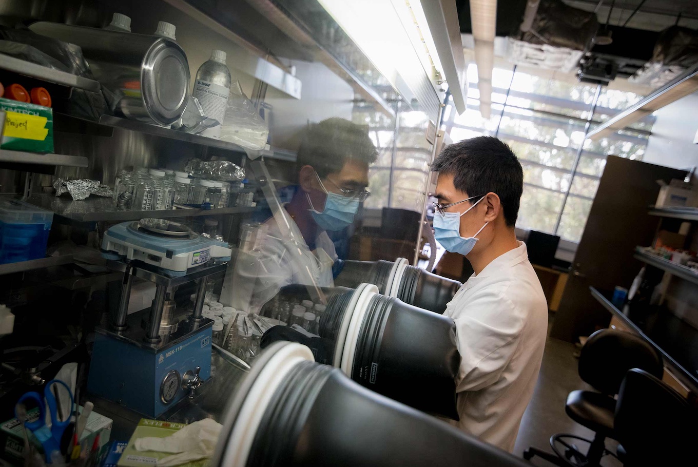 The UC San Diego MRSEC center provides sustained research and educational opportunities for both graduate and undergraduate students, with a particular focus on transfer students. (Photo by Erik Jepsen/University Communications)