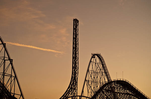 Six Flags Magic Mountain (iStock)