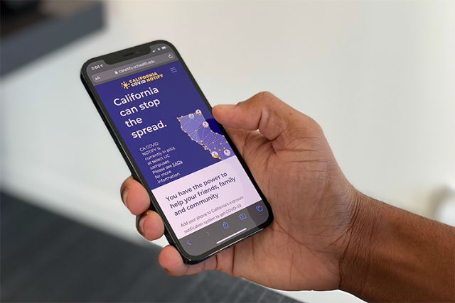 The CA Notify system is tested at UC Berkeley in November. (Photo by Patrick Holmes for UC Berkeley)