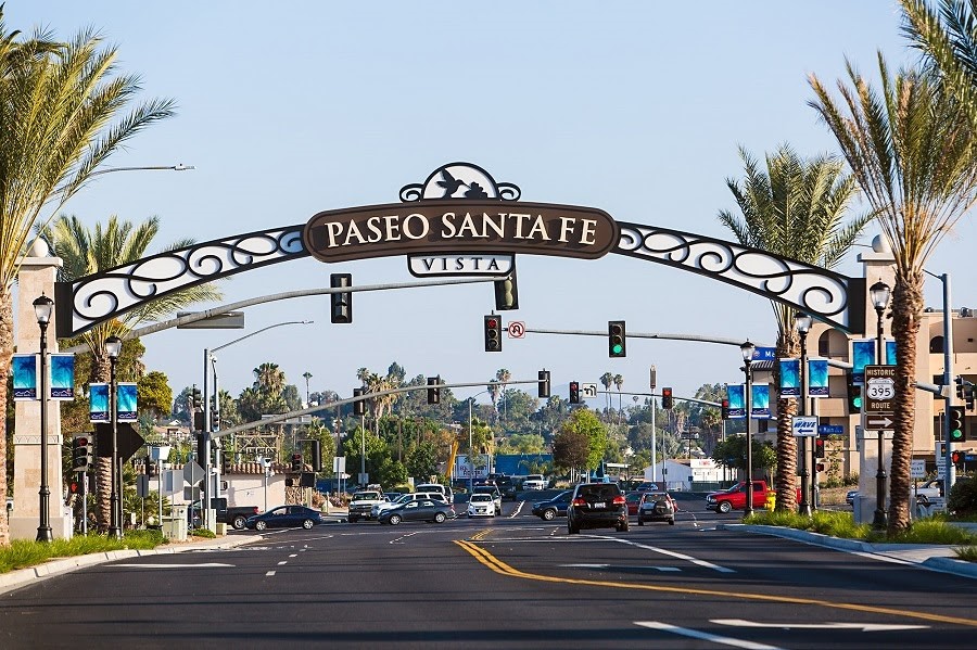 Archway into Paseo Santa Fe. (Photo: City of Vista)